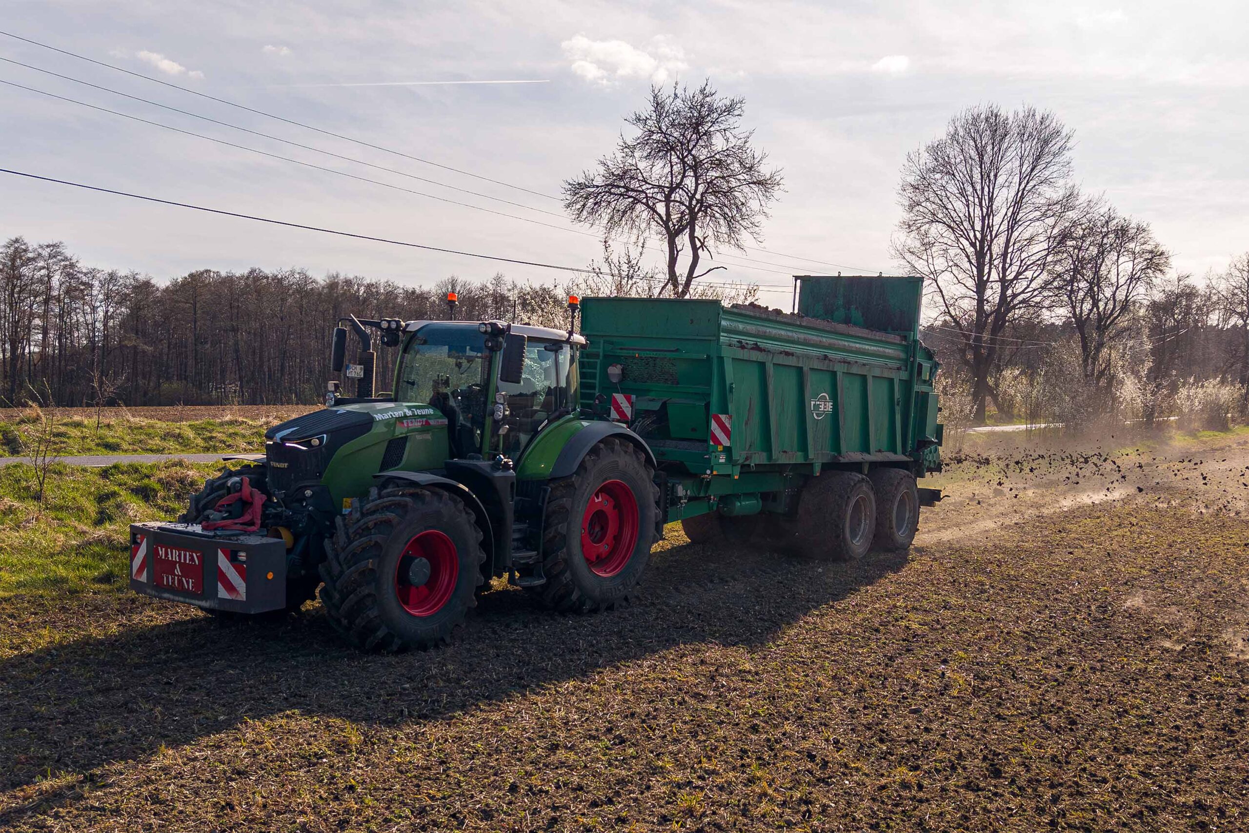 Marten und Teune, Miststreuer, Transport, Feststoffausbringung